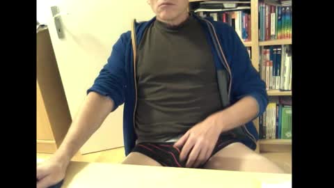 Snapshot of sneaxfreund chatting on 11/21/25, 12:10 sneaxfreund online show from 11/21/25, 12:10