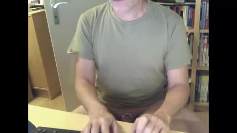 Snapshot of sneaxfreund chatting on 02/09/26, 10:36 sneaxfreund online show from 02/09/26, 10:36