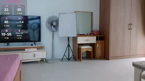 Snapshot of snejinkamisha chatting on 09/18/25, 11:18 SnejinkaMisha online show from 09/18/25, 11:18