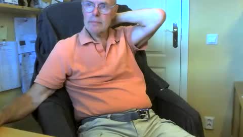 snickarn335731 online show from 06/07/26, 04:44