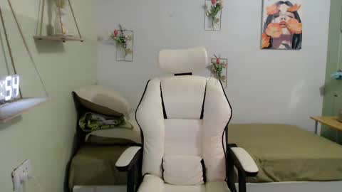 snow_2000 online show from 12/12/24, 08:47