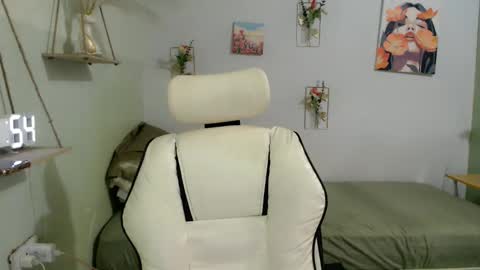 snow_2000 online show from 10/16/25, 03:29