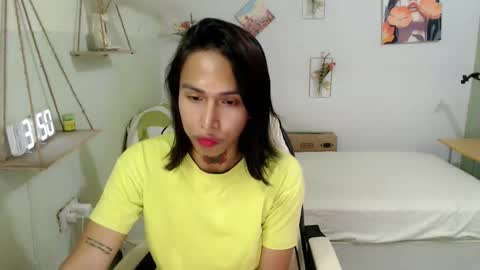 Snapshot of snow_2000 chatting on 01/13/26, 11:48 snow_2000 online show from 01/13/26, 11:48