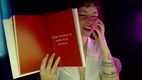 Snapshot of snow_flowers chatting on 10/31/25, 10:22 Arwen online show from 10/31/25, 10:22