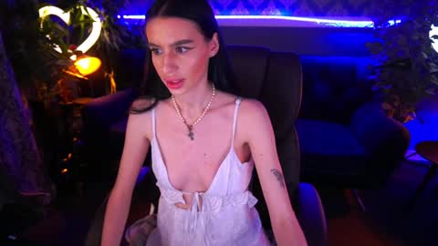 snow_whiteeex online show from 01/24/25, 05:53