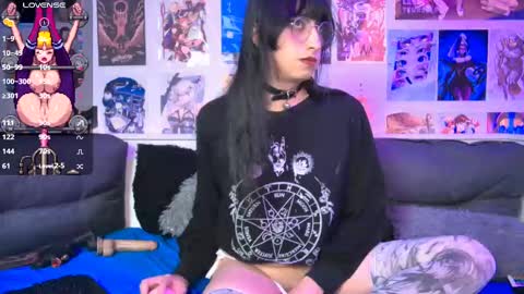 Snapshot of snowblack_ chatting on 09/11/25, 03:01 Snow and Bubble online show from 09/11/25, 03:01