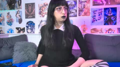 Snapshot of snowblack_ chatting on 10/28/25, 04:09 Snow and Bubble online show from 10/28/25, 04:09