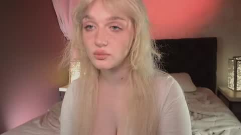 Snapshot of snowflakeskitty chatting on 06/26/26, 05:34 Ellie online show from 06/26/26, 05:34