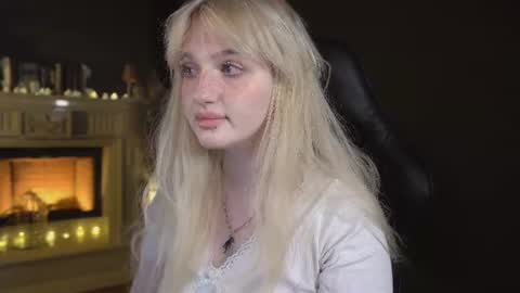 Snapshot of snowflakeskitty chatting on 07/22/26, 05:21 Ellie online show from 07/22/26, 05:21