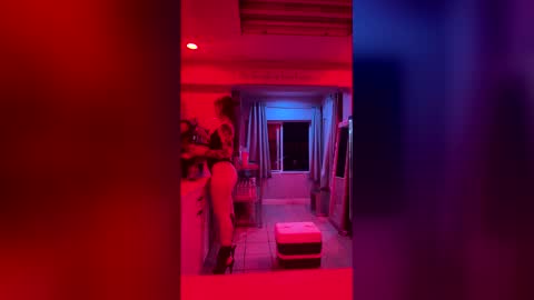 Snapshot of snowgirlie chatting on 03/02/26, 01:51 snowgirlie online show from 03/02/26, 01:51