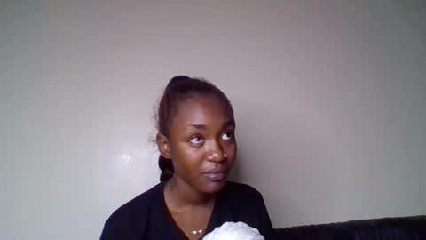 Snapshot of snowie_eyes chatting on 06/01/26, 11:28 Snowie eyes online show from 06/01/26, 11:28