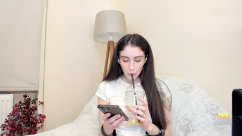 Snapshot of snowww_white chatting on 01/24/25, 09:05 Ann online show from 01/24/25, 09:05
