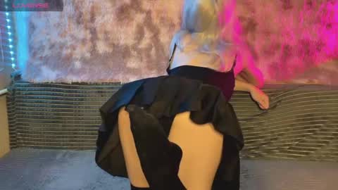 snowy_alice online show from 04/14/26, 05:52