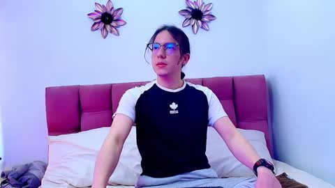 Snowyx  online show from 09/24/25, 07:17