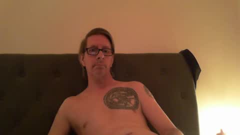 Snapshot of snub71 chatting on 02/15/25, 03:17 snub71 online show from 02/15/25, 03:17