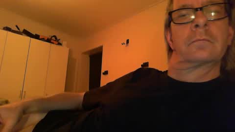 Snapshot of snub71 chatting on 02/23/25, 07:17 snub71 online show from 02/23/25, 07:17