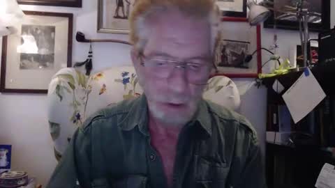 Snapshot of so_erotic_sub chatting on 10/24/25, 07:05 ImYourBitch online show from 10/24/25, 07:05