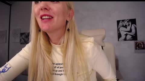 Snapshot of so_sexy_monna chatting on 02/22/25, 02:19 Monna online show from 02/22/25, 02:19
