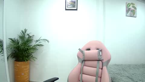 soffi_rousel_ online show from 02/16/25, 11:37