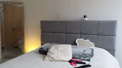 IG Soffimoon   I THANK YOU FOR LEAVING YOUR FOLLOW online show from 04/16/26, 07:25