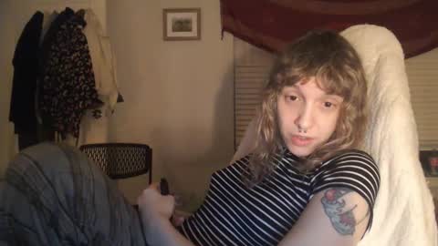 Snapshot of soffpurr chatting on 12/14/25, 08:52 Lilytea online show from 12/14/25, 08:52