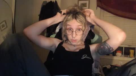 Snapshot of soffpurr chatting on 03/13/26, 01:45 Lilytea online show from 03/13/26, 01:45