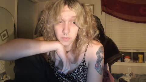 Snapshot of soffpurr chatting on 03/27/26, 03:56 Lilytea online show from 03/27/26, 03:56