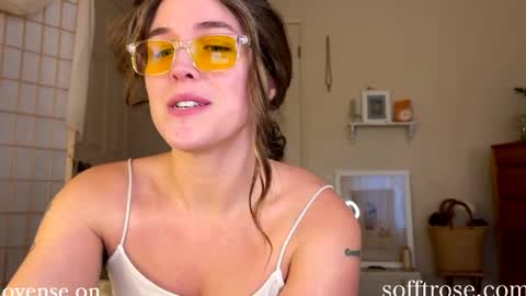 Snapshot of sofftrose chatting on 01/05/25, 12:09 Julia online show from 01/05/25, 12:09
