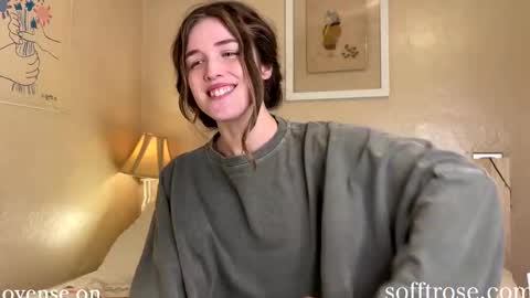 Snapshot of sofftrose chatting on 01/31/25, 04:14 Julia online show from 01/31/25, 04:14