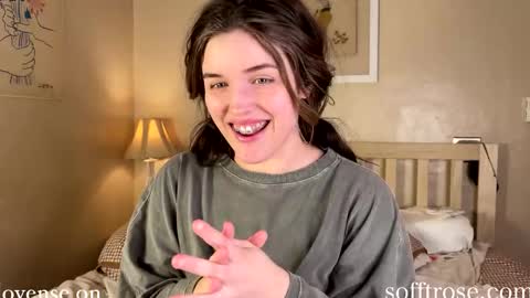 Snapshot of sofftrose chatting on 02/06/25, 01:16 Julia online show from 02/06/25, 01:16