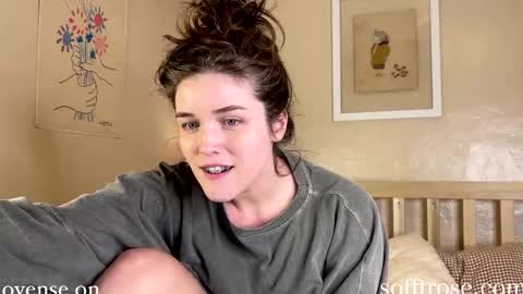 Snapshot of sofftrose chatting on 02/20/25, 01:36 Julia online show from 02/20/25, 01:36