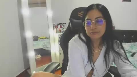 Snapshot of sofhya_jay9 chatting on 12/22/24, 02:39 Evainked online show from 12/22/24, 02:39