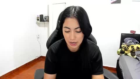 Snapshot of sofhya_jay9 chatting on 01/13/25, 07:10 Evainked online show from 01/13/25, 07:10