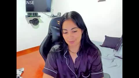 Snapshot of sofhya_jay9 chatting on 11/05/25, 11:54 Evainked online show from 11/05/25, 11:54