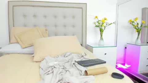 sofhyalove online show from 04/19/26, 06:10