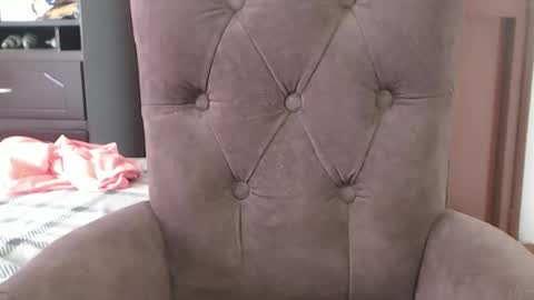 Sofa Castellanos online show from 05/14/26, 04:14