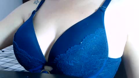 Snapshot of sofi995971 chatting on 07/14/26, 04:13 Sofa Castellanos online show from 07/14/26, 04:13
