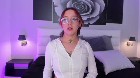 Snapshot of sofi_bakerrr chatting on 12/11/24, 11:41 Sofia online show from 12/11/24, 11:41