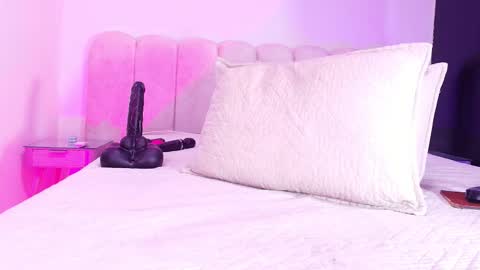 Sofia online show from 12/16/25, 11:59