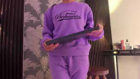 SOFIA online show from 04/22/26, 01:45