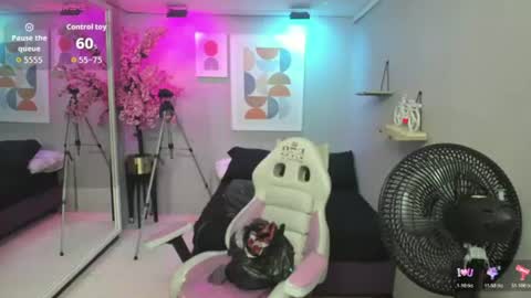 Snapshot of sofi_monroeee chatting on 07/31/26, 06:40 Sofia online show from 07/31/26, 06:40
