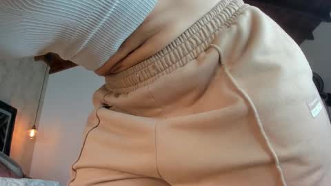 Snapshot of sofi_moreno chatting on 10/15/25, 11:21 Sofi online show from 10/15/25, 11:21