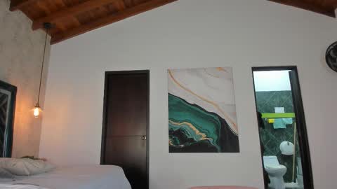 Snapshot of sofi_moreno chatting on 10/26/25, 01:06 Sofi online show from 10/26/25, 01:06