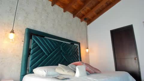 Snapshot of sofi_moreno chatting on 10/31/25, 11:22 Sofi online show from 10/31/25, 11:22