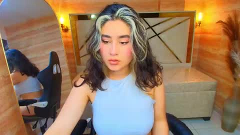 sofi_r_ online show from 12/04/25, 07:55