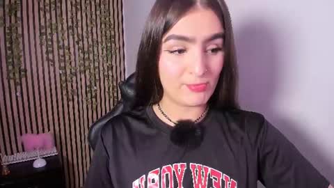 Snapshot of sofia44 chatting on 06/09/26, 01:56 Skarlett online show from 06/09/26, 01:56