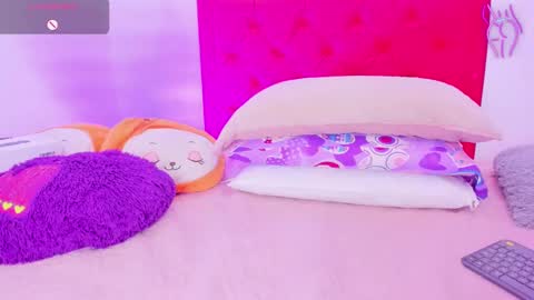 Snapshot of sofia_girl_ chatting on 12/04/24, 06:33 SOFIA online show from 12/04/24, 06:33