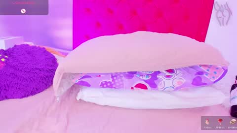 Snapshot of sofia_girl_ chatting on 12/15/24, 11:12 SOFIA online show from 12/15/24, 11:12