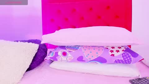 Snapshot of sofia_girl_ chatting on 12/23/24, 08:11 SOFIA online show from 12/23/24, 08:11