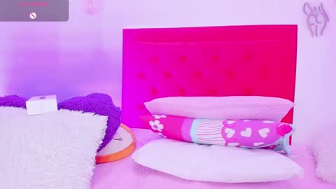 Snapshot of sofia_girl_ chatting on 12/30/24, 08:21 SOFIA online show from 12/30/24, 08:21